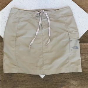 North Face cargo khaki skirt size 6